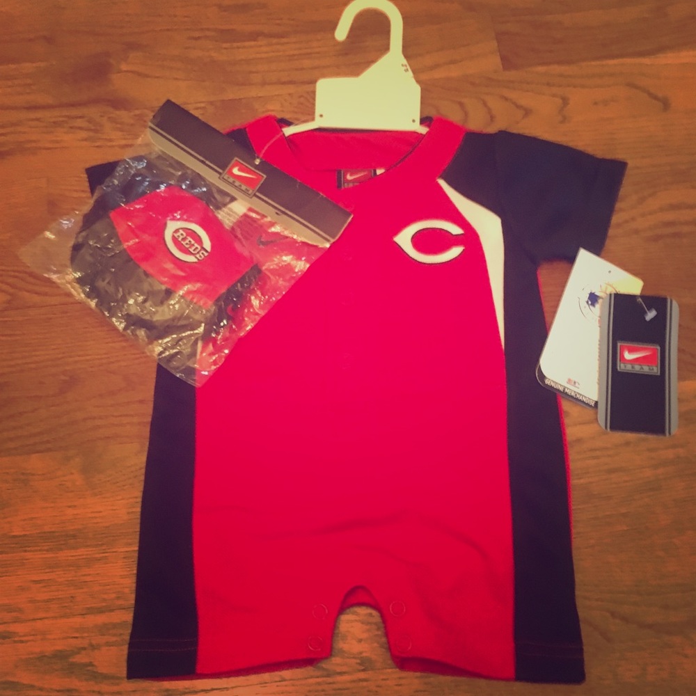 Cincinnati Reds 6-9 month romper with hat. NWT